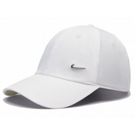 CZAPKA Z DASZKIEM NIKE (FB5372-100) biała metal logo